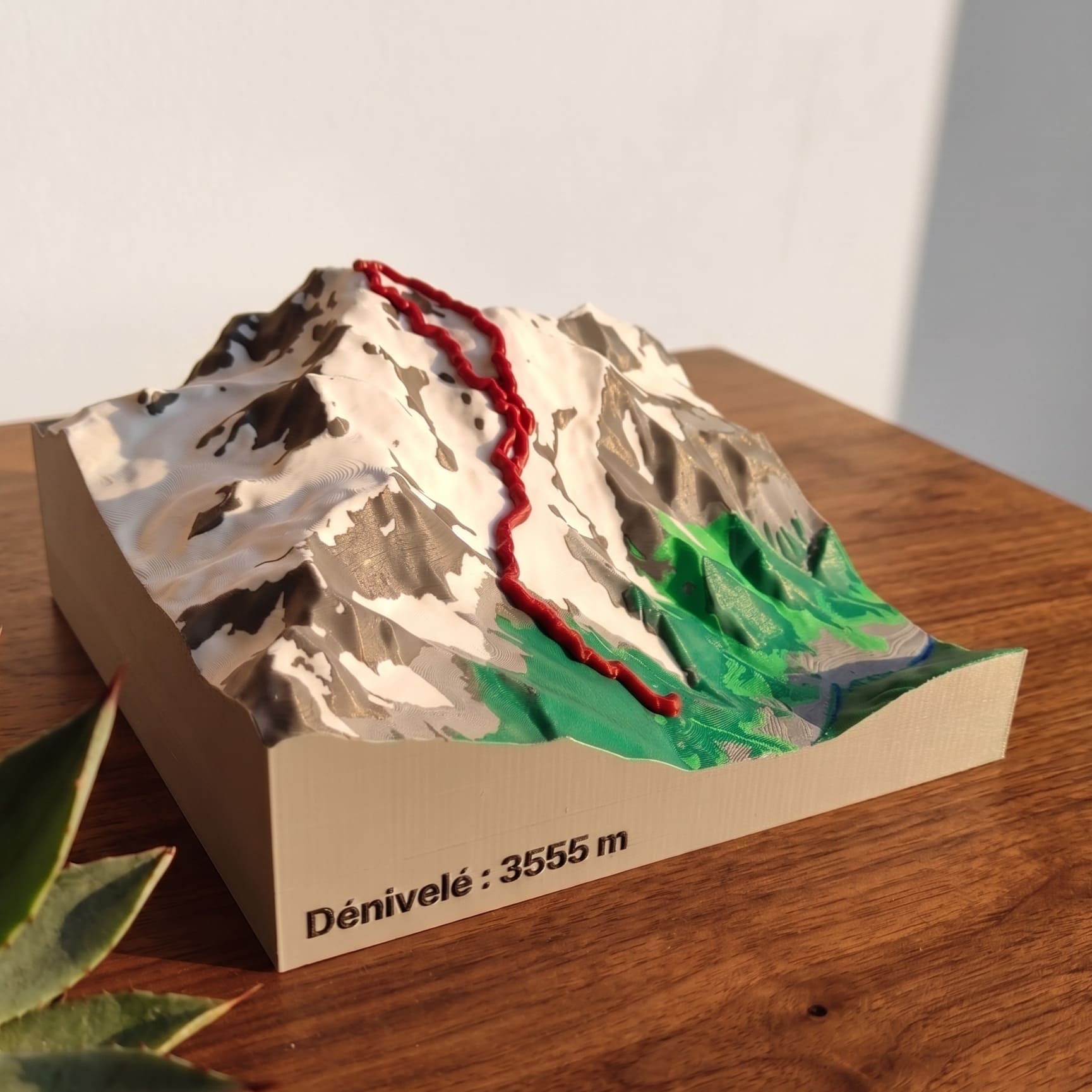 Close-up on the relief of a Trailo 3D map of a hike